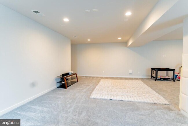 Building Photo - 41914 Spring Air Dr