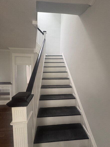 Building Photo - 22 S Tremont Rd