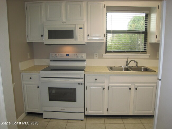 Building Photo - 201 International Dr