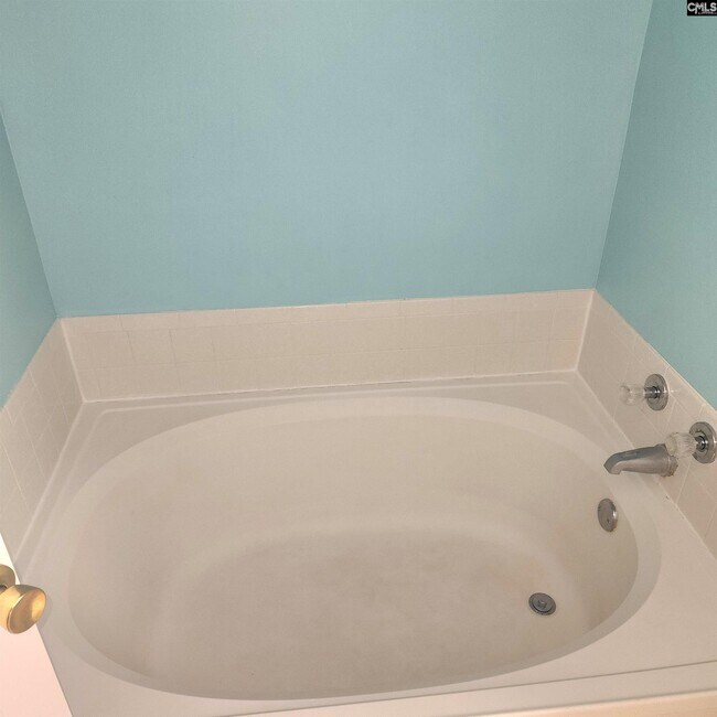 Building Photo - 19 Barnley Ct