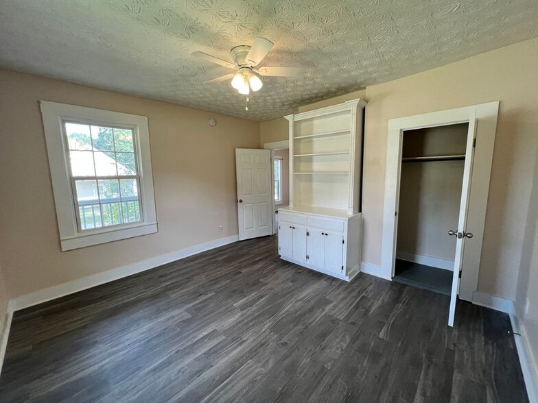 Building Photo - 601 Askew Ave