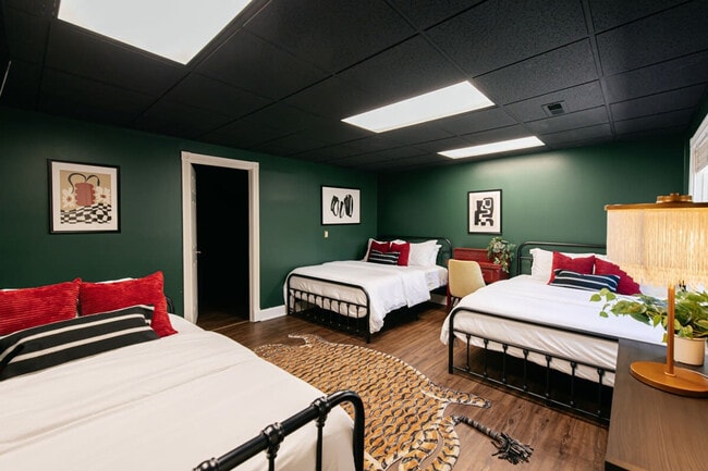 Building Photo - 33 Pinners Ln