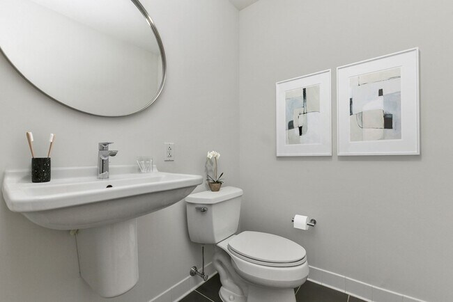 Building Photo - 2 Earhart St