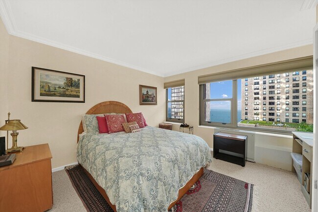 Building Photo - 247 E Chestnut St