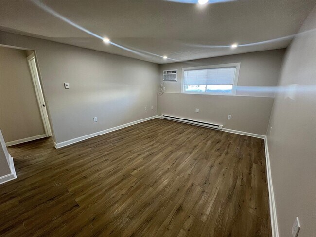 Building Photo - 328 Greenwood St