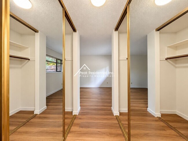 Building Photo - 8768 Mellowdawn Way
