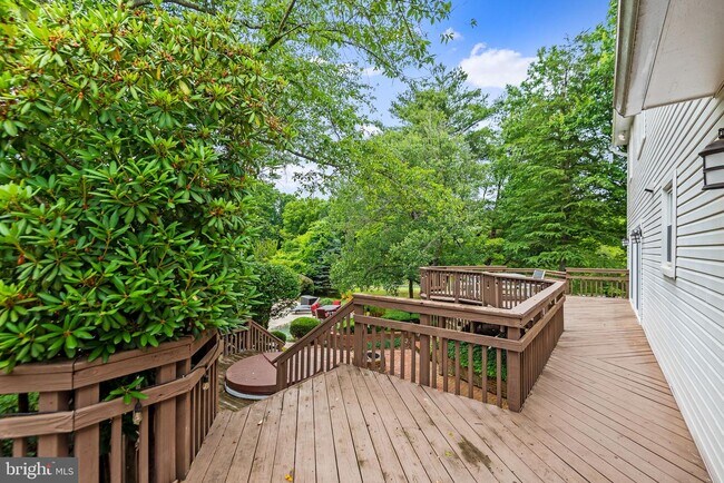 Building Photo - 1 Glenhurst Ct