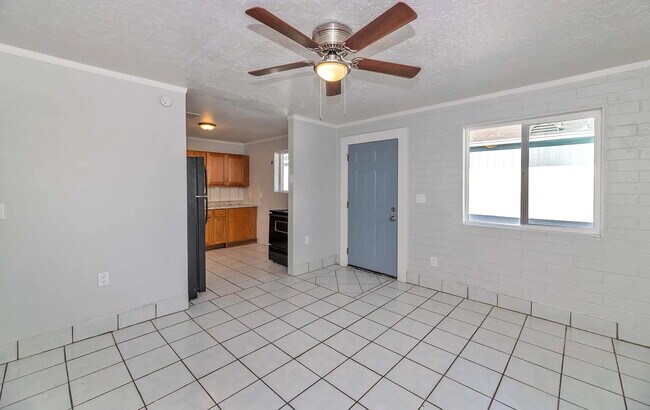 Building Photo - AFFORDABLE 2 BEDROOM HOME IN A CONVENIENT PHOENIX LOCATION OFFERING $250 GIFT CARD MOVE IN INCENTIVE