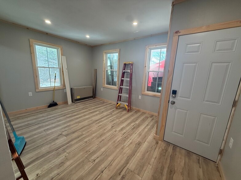 Building Photo - 41 Knapp St