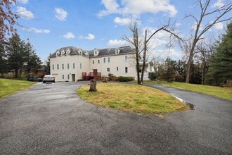Building Photo - Oakmont