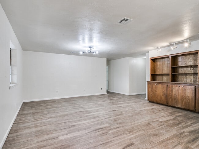 Building Photo - 3300 SW 40th St