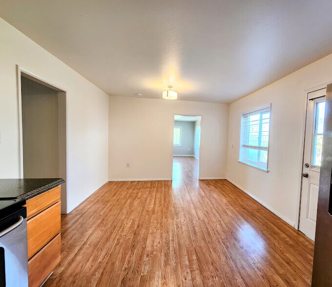 Building Photo - 320 Park Ave