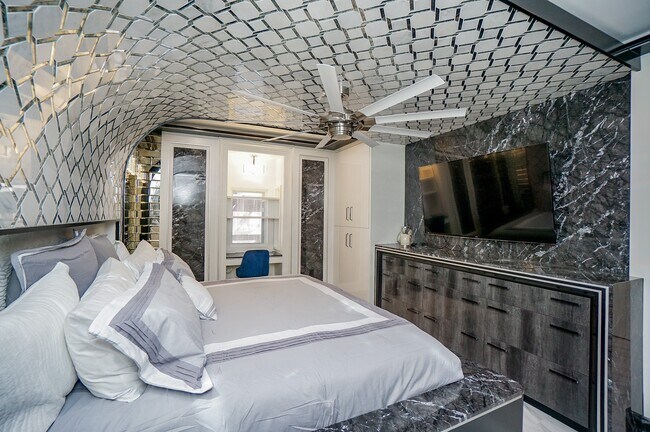 Building Photo - 5711 Sugar Hill Dr