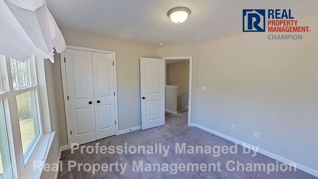 Building Photo - Spacious 3 BD/2.5 BA Home with Office Featuring Open Floorplan