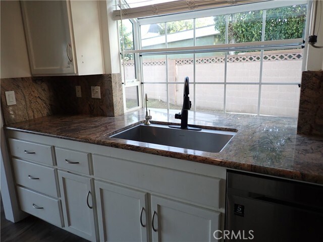 Building Photo - 6791 Killarney Ave