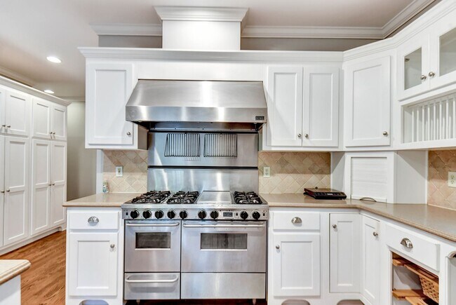 Building Photo - Large, beautiful home in Oconee!