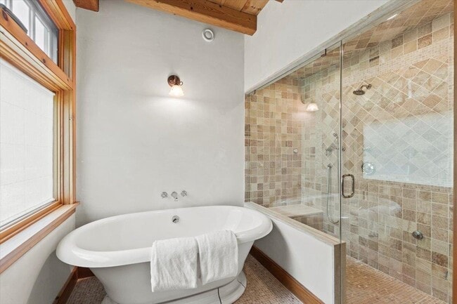 Building Photo - 36 Moses Pond Rd