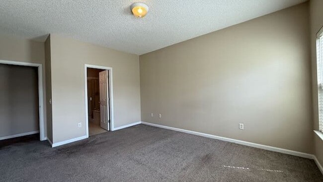 Building Photo - 3 bedroom - 2 bathroom - Stonelake Townhom...