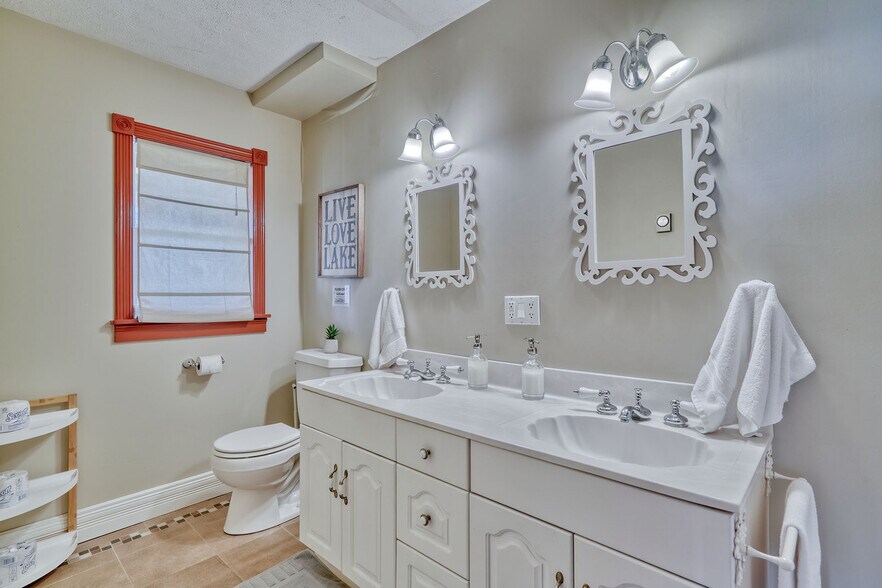 Building Photo - 5265 Old West Lake Rd