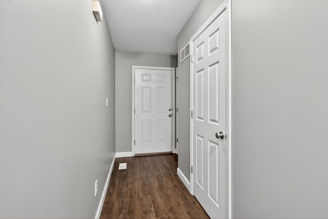 Building Photo - Charming 4-Bedroom Home in Springhurst Com...