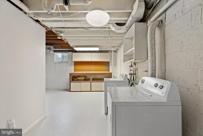 Building Photo - 6609 Bowie Dr