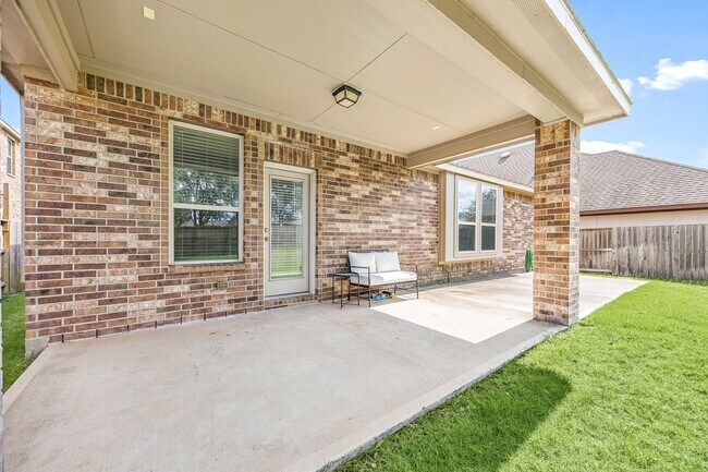 Building Photo - 6326 Wolf Run Dr