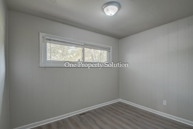 Building Photo - 2612 Marshalltown Dr