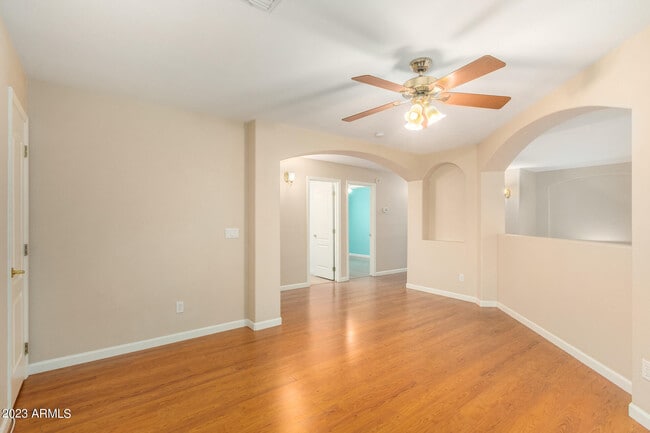 Building Photo - 363 W Myrtle Dr