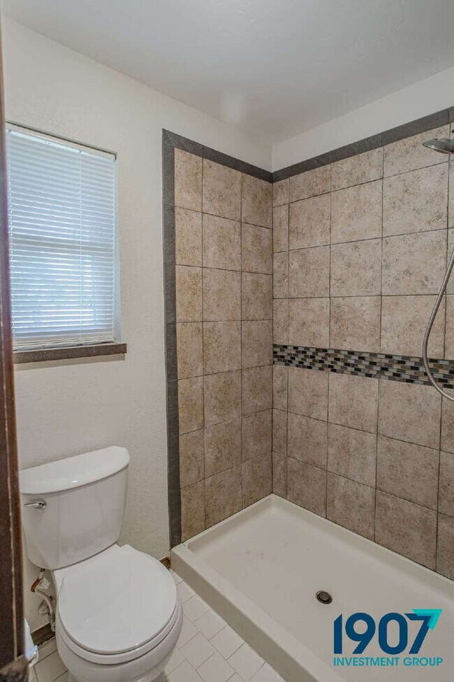 Building Photo - Spacious 3-Bed, 2-Bath Home in South Oklah...
