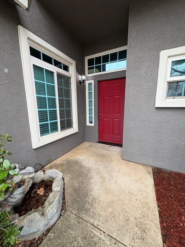 Building Photo - 3 Bedroom Home