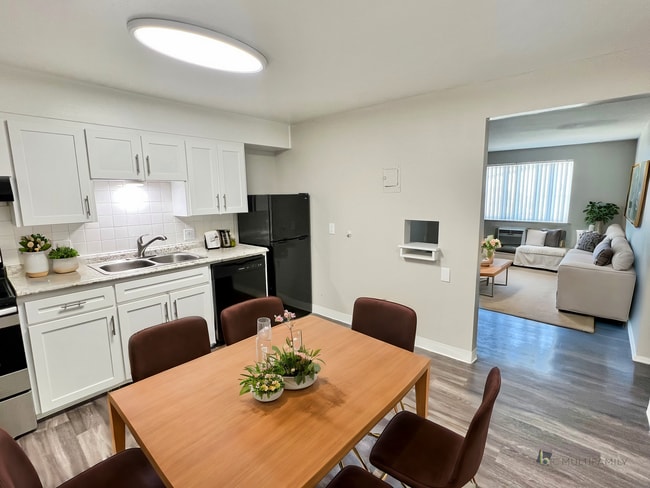 Virtual Staging AI - IMG_0156 - November 7, 2024 16_6 - Lakeview Apartments