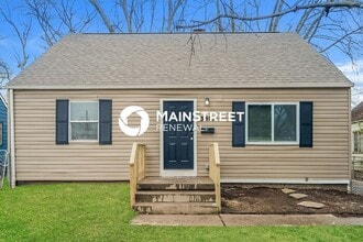 Building Photo - 5 Bedroom Pet-Friendly Home in Columbus, OH with Main Street Renewal