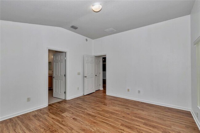 Building Photo - 5535 SW 41st St