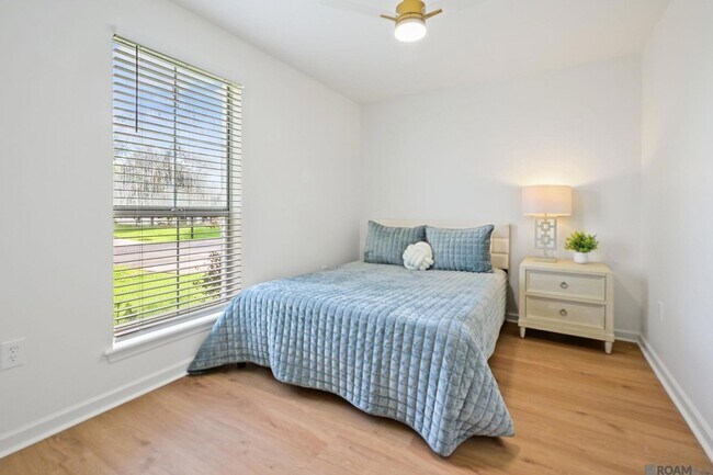 Building Photo - 18482 Lake Iris Ave