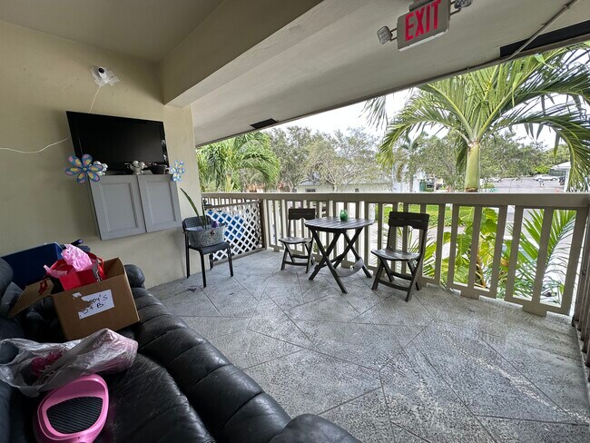 Building Photo - 4731 NE 21st Ter