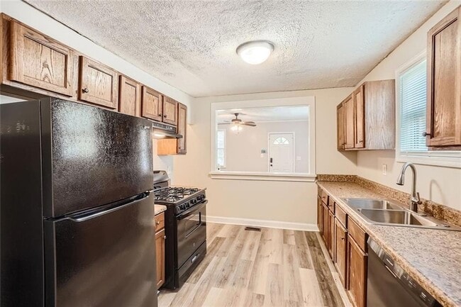 Building Photo - 1383 Almont Dr SW