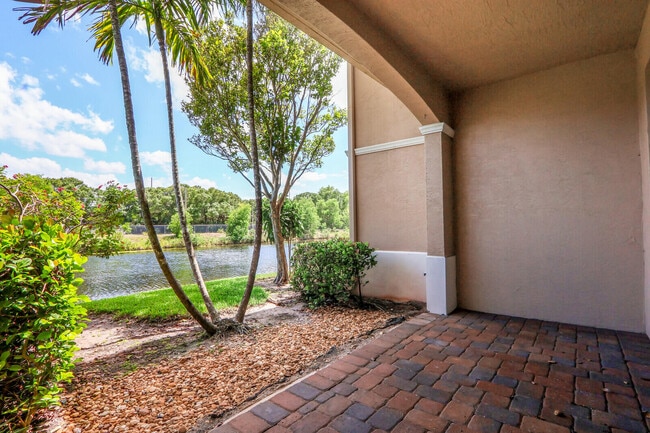 Building Photo - 4505 Artesa Way S