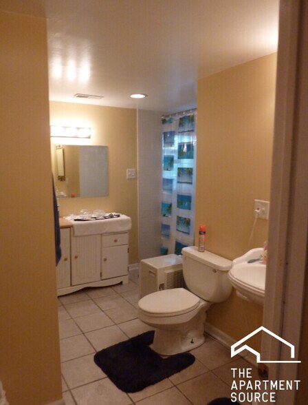 Building Photo - 4039 N Long Ave