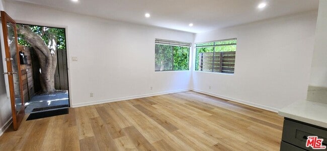 Building Photo - 1603 Oakwood Ave