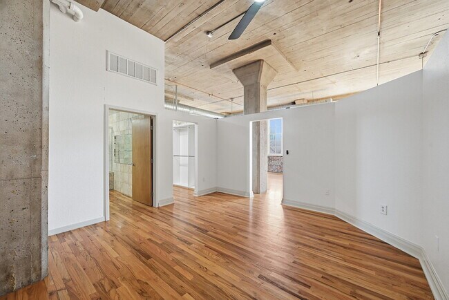 Building Photo - $3,644.95, 2 Beds - 1 Bath, Condo in Denver with Washer and Dryer!