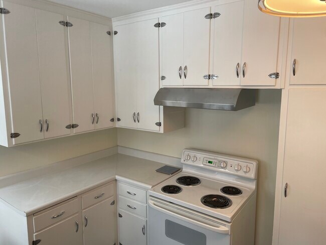 Building Photo - 6 Morrison Ave