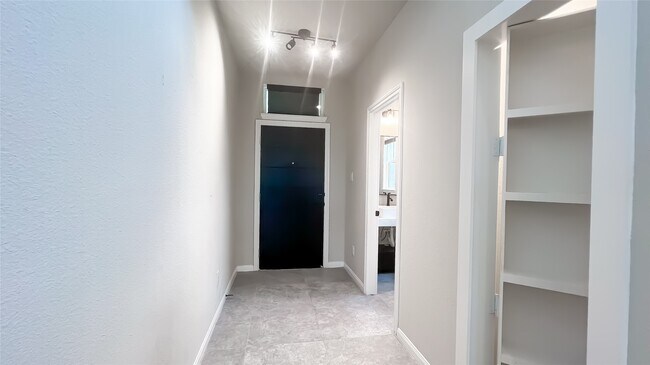 Building Photo - 732 Lake Lacosta Dr