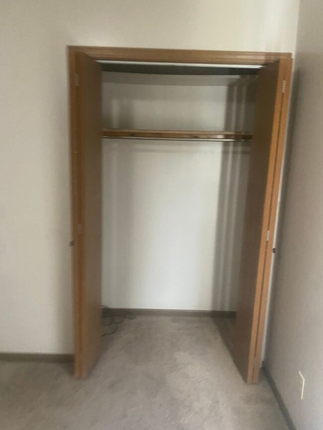 Building Photo - 612 E Madison St