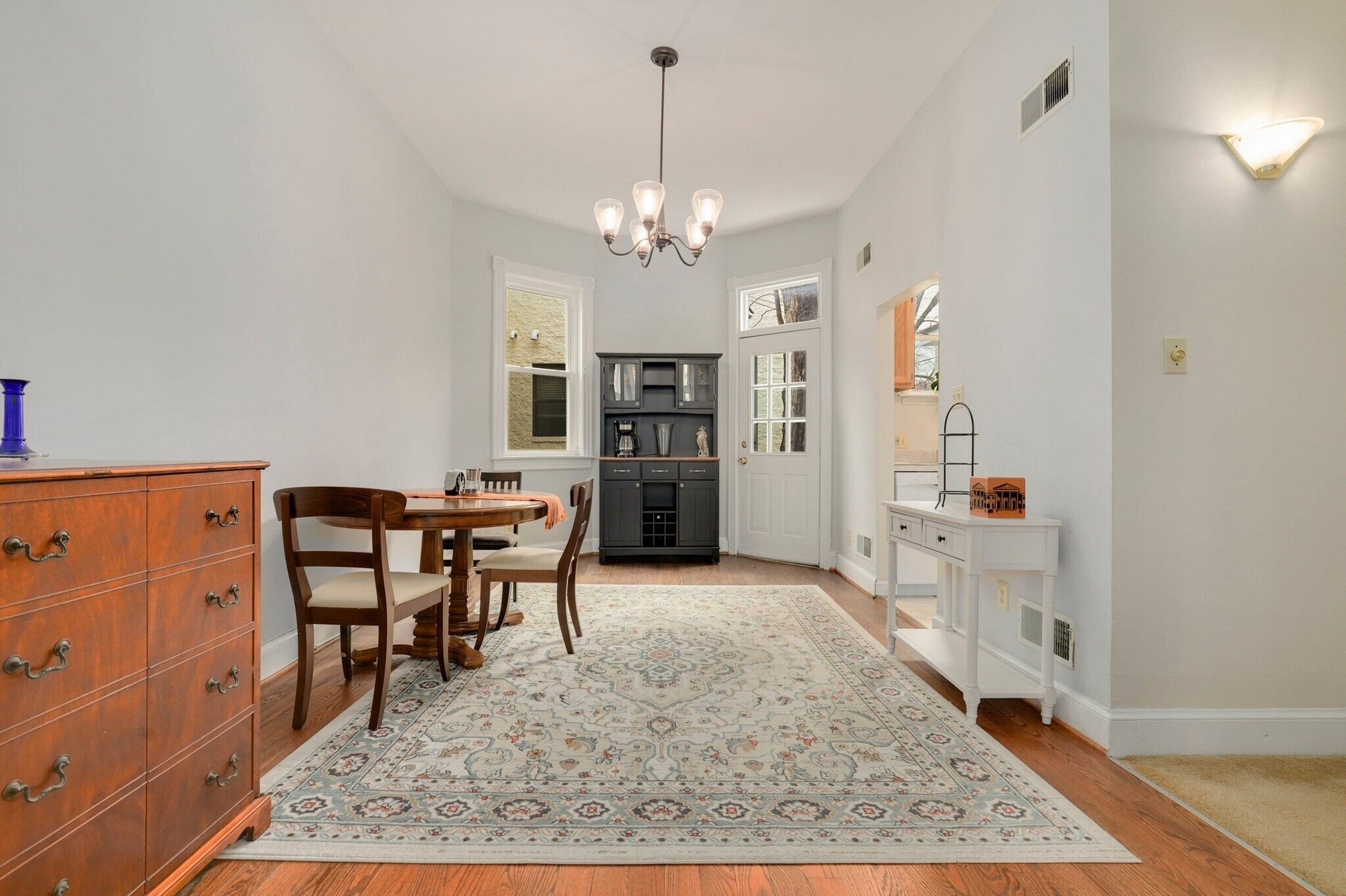 Building Photo - 704 12th St NE