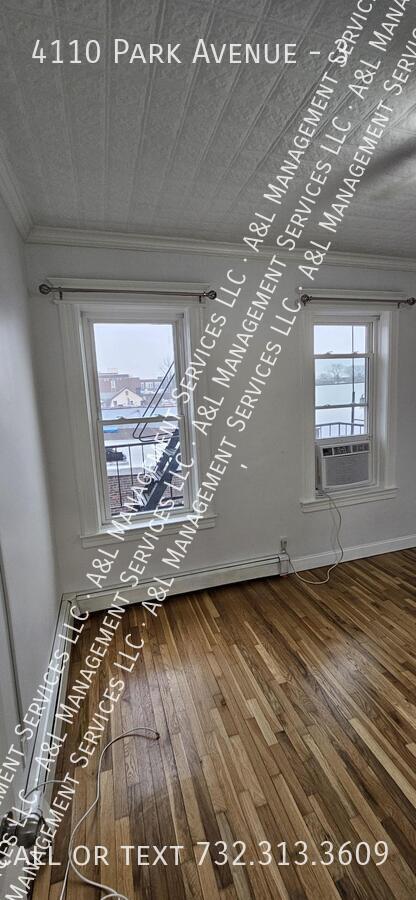 Building Photo - 4110 Park Ave