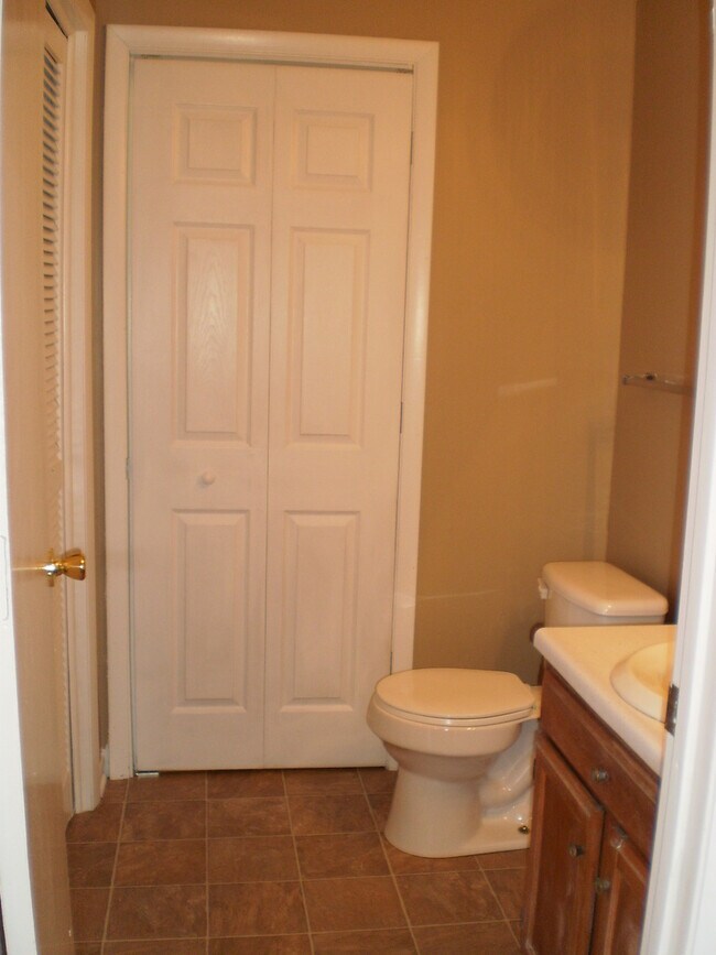 Building Photo - NICE--2 Bedroom 1.5 Bath Townhouse WEST of...