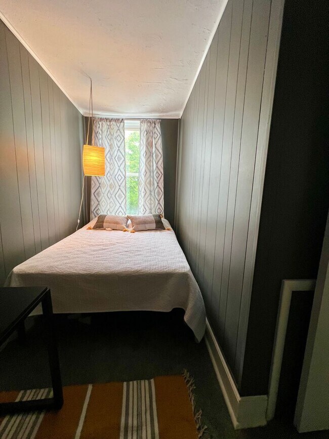 Building Photo - Stunning 2-Bedroom Townhouse in Manayunk! Available NOW!