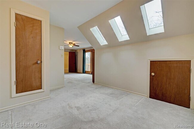 Building Photo - 5307 Metamora Rd