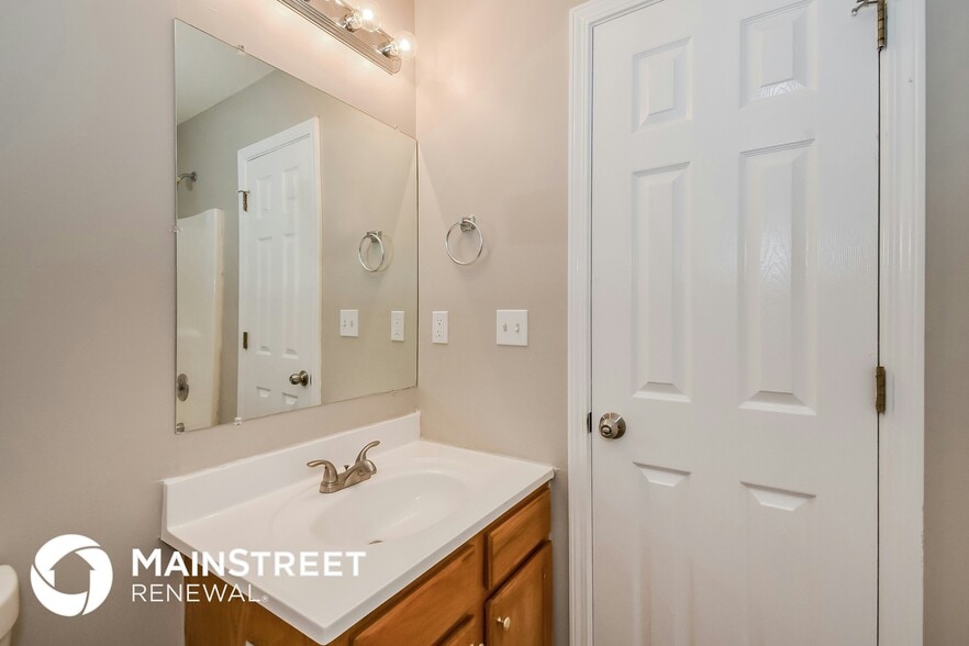 Building Photo - 522 Willow Creek Dr