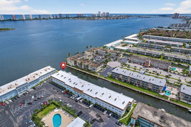 Building Photo - 110 Shore Ct